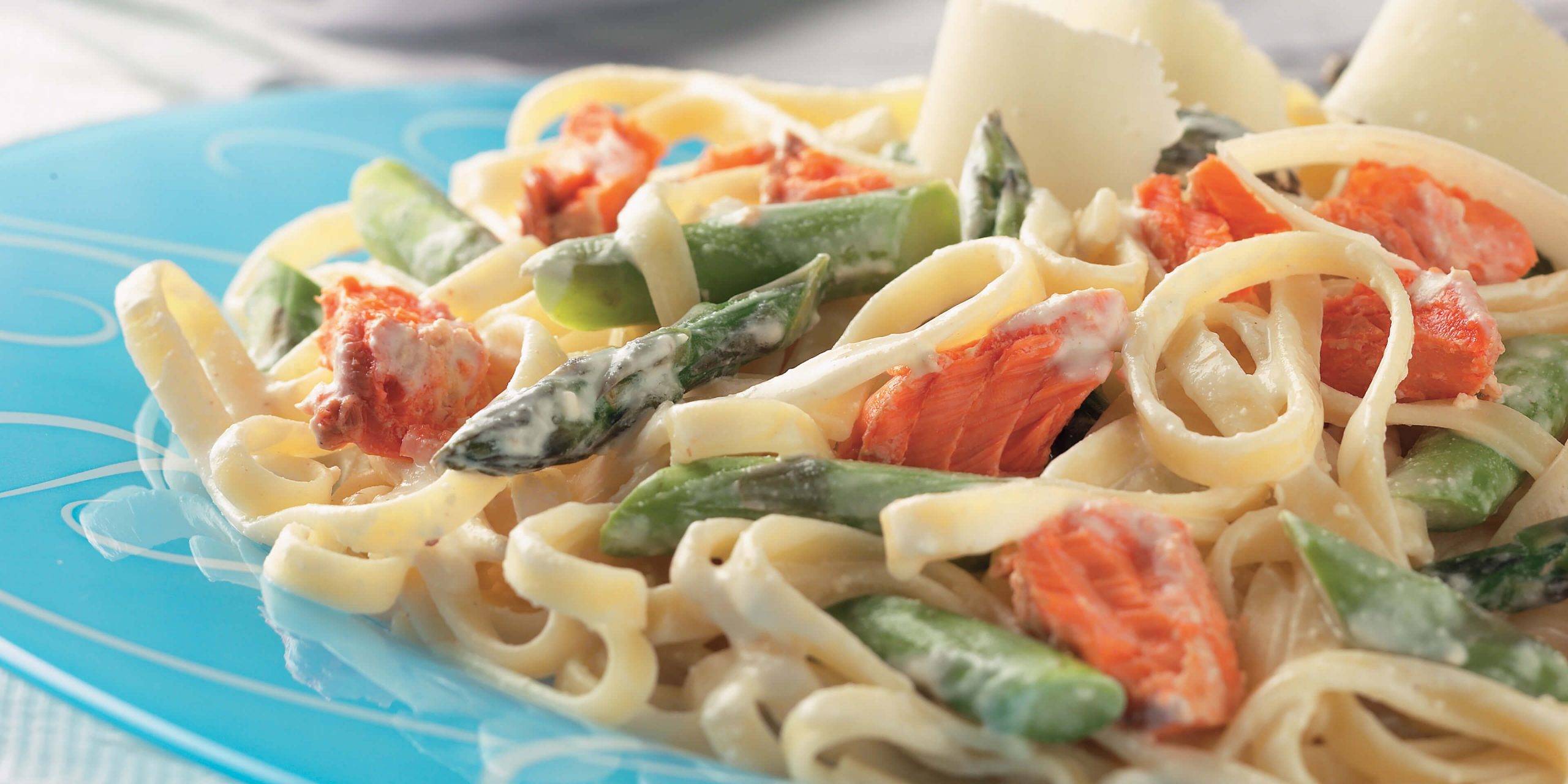 Fettucine Alfredo tofu et asperges