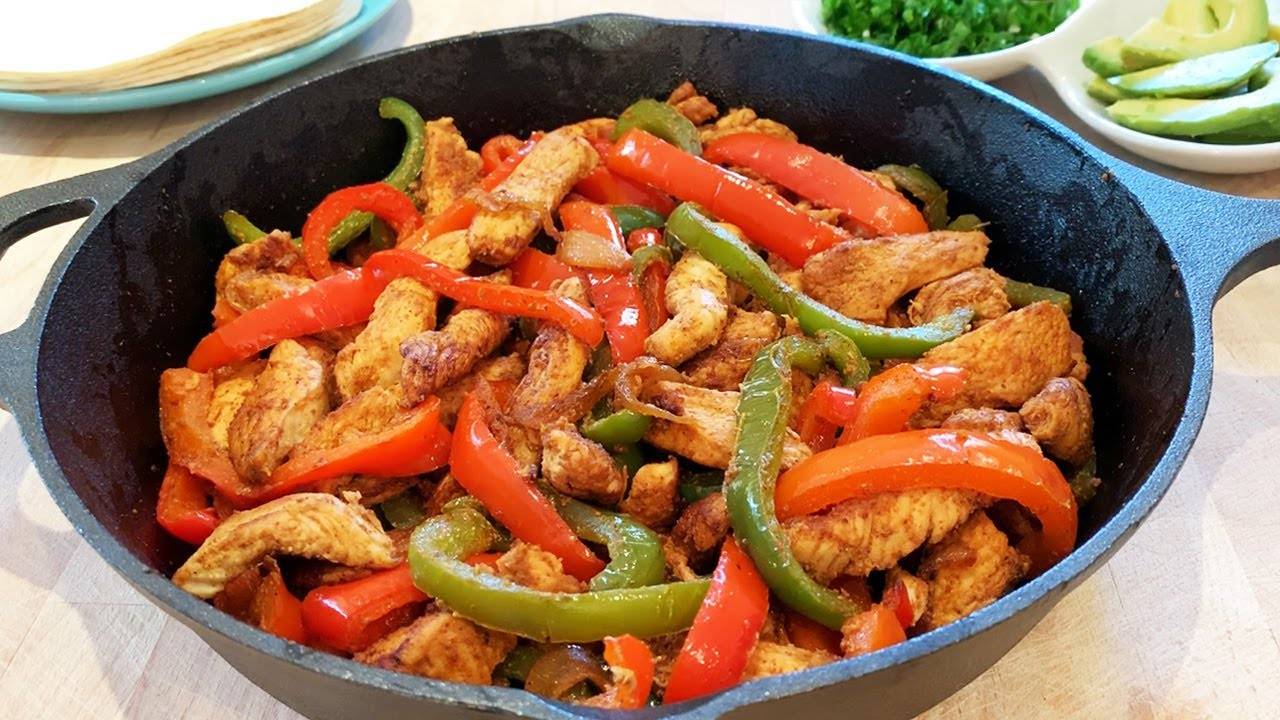 Poulet fajitas avec riz et légumes