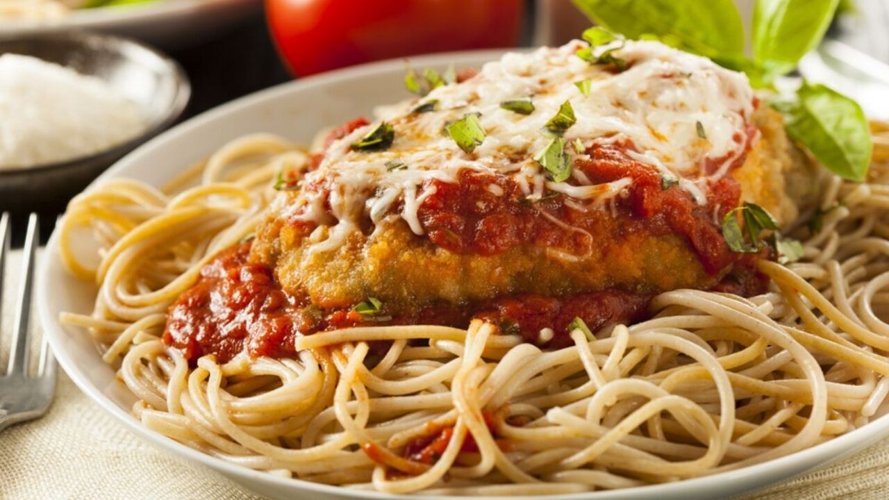 Tofu parmesan avec pâtes aux fines herbes